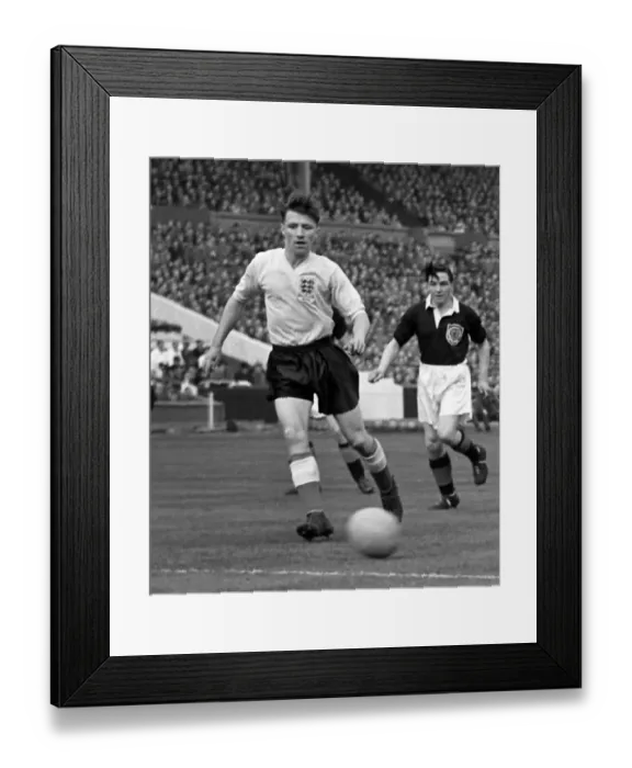 Framed Print : Englands Roger Byrne and Scotlands Bobby Johnstone - 1954 / 5 British Home Championship Framed Print : Englands Roger Byrne and Scotlands Bobby Johnstone - 1954 / 5 British Home Championship