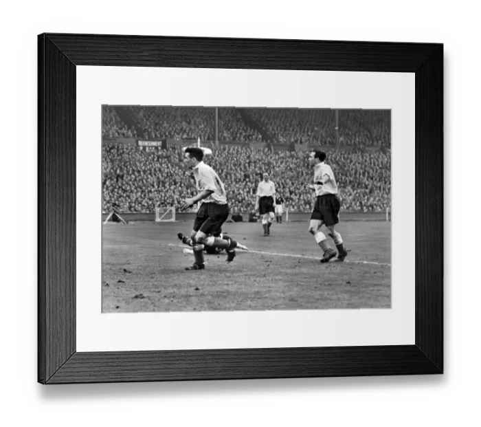 Framed Print : Englands Malcolm Barrass and Alf Ramsey - 1952 / 3 British Home Championship Framed Print : Englands Malcolm Barrass and Alf Ramsey - 1952 / 3 British Home Championship