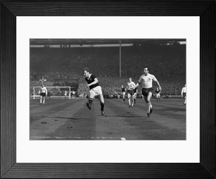 Framed Print : Scotlands John White and Englands Jimmy Armfield - 1962 / 3 British Home Championship Framed Print : Scotlands John White and Englands Jimmy Armfield - 1962 / 3 British Home Championship