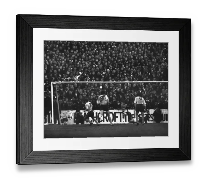 Framed Print : Ray Graydon scores for Aston Villa against Leyton Orient in 1974 Framed Print : Ray Graydon scores for Aston Villa against Leyton Orient in 1974