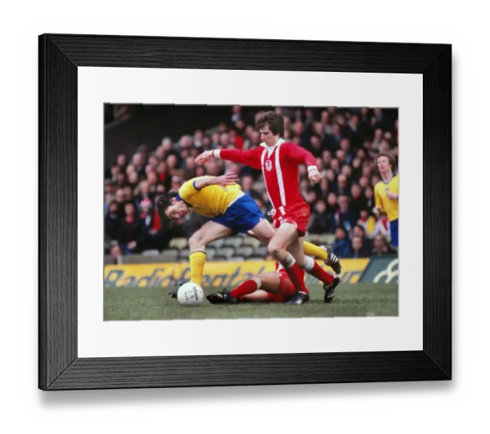 Framed Print : Arsenals Frank Stapleton and Orients Glenn Roader