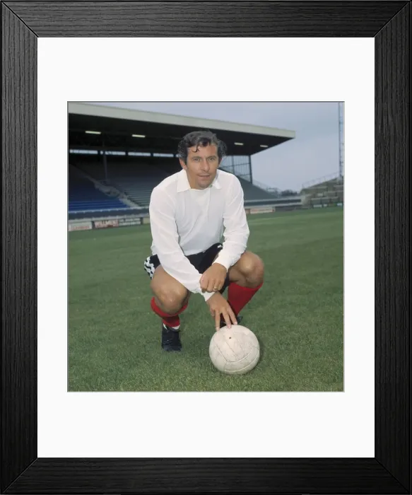 Framed Print : Alan Mullery - Fulham Framed Print : Alan Mullery - Fulham