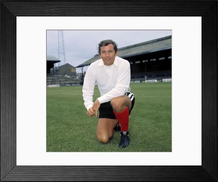 Framed Print : Alan Mullery - Fulham Framed Print : Alan Mullery - Fulham