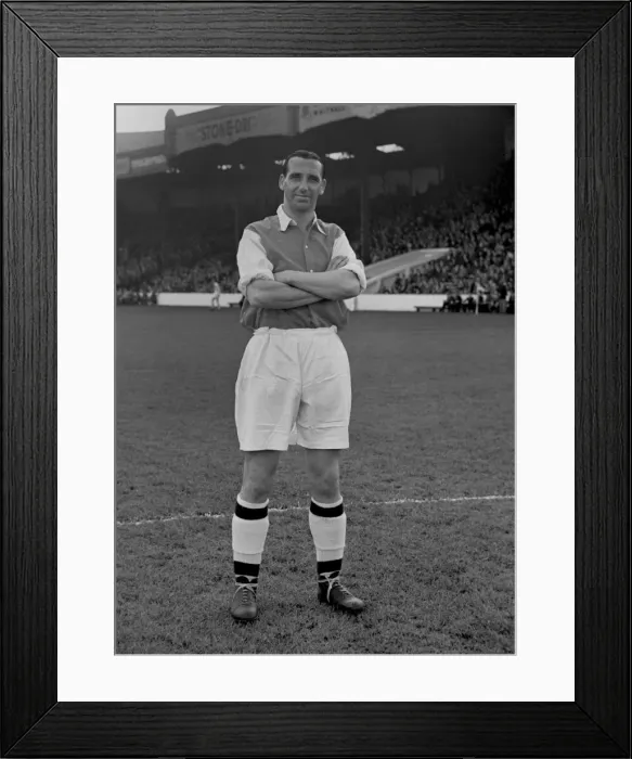 Framed Print : Tommy Lawton - Arsenal Framed Print : Tommy Lawton - Arsenal