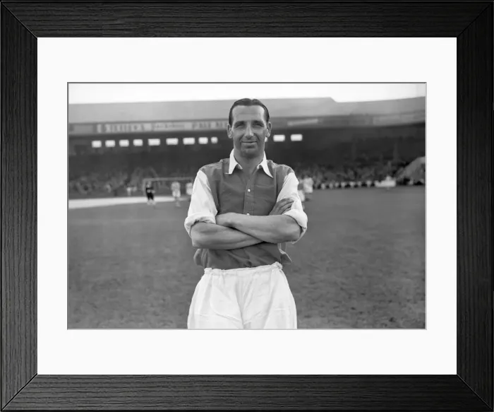 Framed Print : Tommy Lawton - Arsenal Framed Print : Tommy Lawton - Arsenal