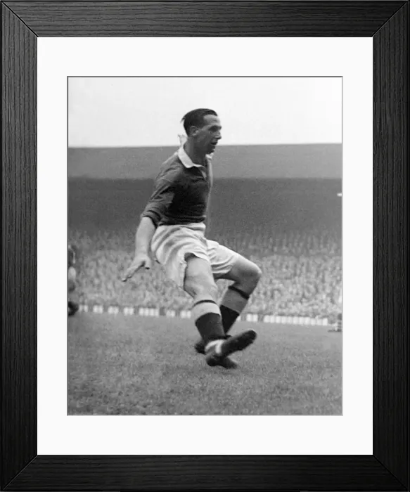 Framed Print : Tommy Lawton - Chelsea Framed Print : Tommy Lawton - Chelsea