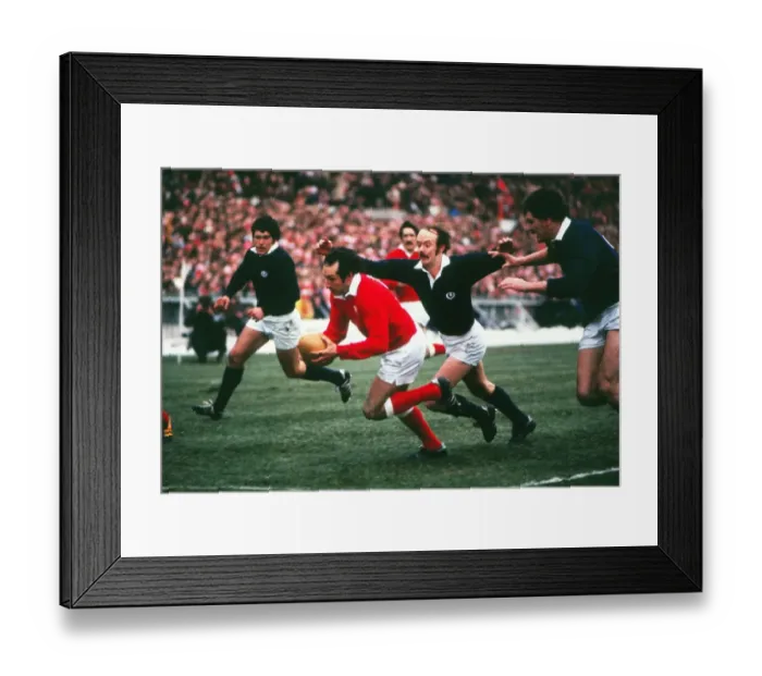 Framed Print : Gareth Edwards scores his final try for Wales Framed Print : Gareth Edwards scores his final try for Wales