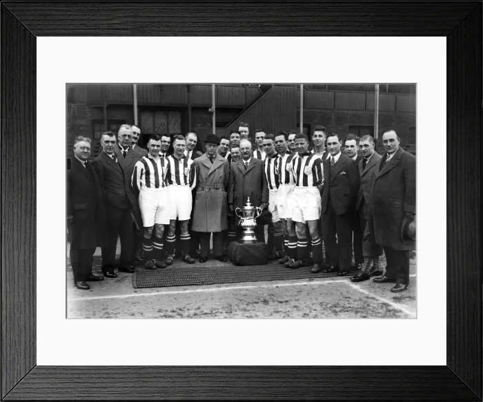 Framed Print : Prince of Wales visits FA Cup winners West Bromwich Albion in 1931 Framed Print : Prince of Wales visits FA Cup winners West Bromwich Albion in 1931