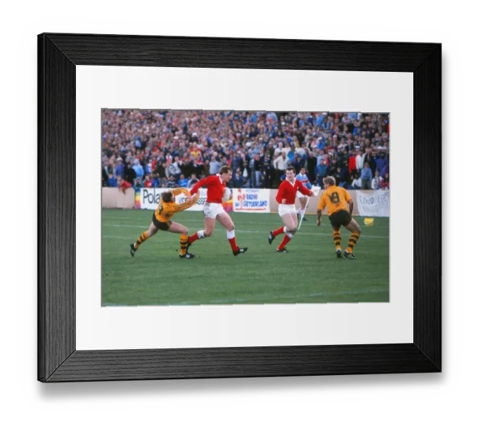Framed Print : Paul Thorburn sets up Wales last-minute try against Australia - 1987 Rugby World Cup Framed Print : Paul Thorburn sets up Wales last-minute try against Australia - 1987 Rugby World Cup