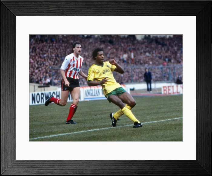 Framed Print : 1985 Lge Cup Final: Norwich 1 Sunderland 0 Framed Print : 1985 Lge Cup Final: Norwich 1 Sunderland 0
