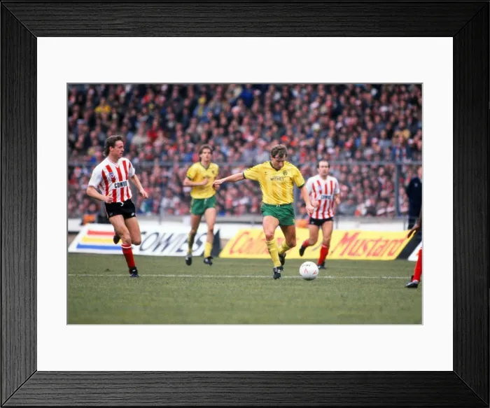 Framed Print : 1985 Lge Cup Final: Norwich 1 Sunderland 0 Framed Print : 1985 Lge Cup Final: Norwich 1 Sunderland 0