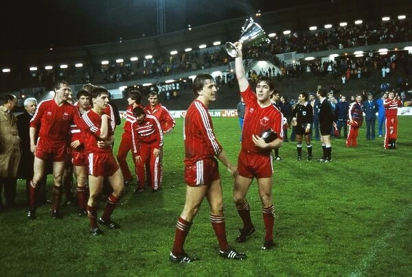 Aberdeens Mark McGhee celebrates with the trophy - 1983 Cup Winners Cup Final