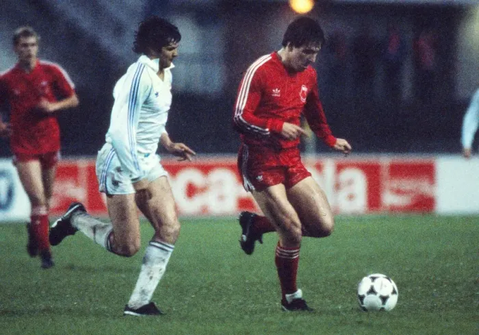 Framed Print : Aberdeens Mark McGhee and Reals Jose Antonio Camacho - 1983 European Cup Winners Cup Final