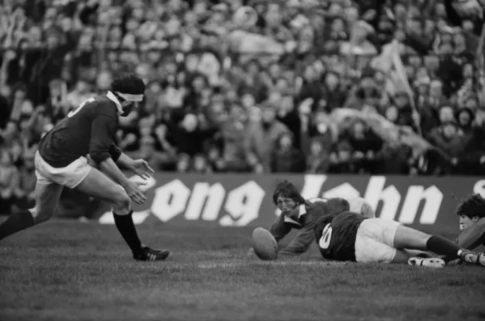 Framed Print : Alan Tomes scores for Scotland against Wales - 1981 Five Nations (1 of 3) Framed Print : Alan Tomes scores for Scotland against Wales - 1981 Five Nations (1 of 3)