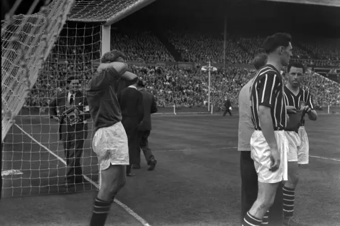 Framed Print : Bert Trautmann holds his injured neck - 1956 FA Cup Final