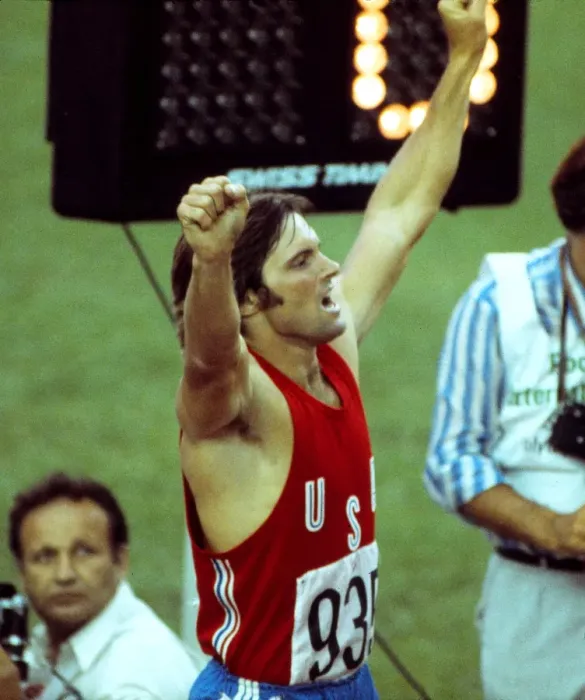 Framed Print : Bruce Jenner celebrates winning decathlon gold at the 1976 Montreal Olympics Framed Print : Bruce Jenner celebrates winning decathlon gold at the 1976 Montreal Olympics