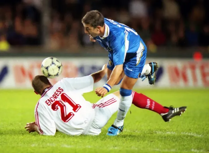 Framed Print : Chelseas Roberto Di Matteo jumps over a tackle from Jochen Endress in the 1998 Cup Winners Cup Final Framed Print : Chelseas Roberto Di Matteo jumps over a tackle from Jochen Endress in the 1998 Cup Winners Cup Final