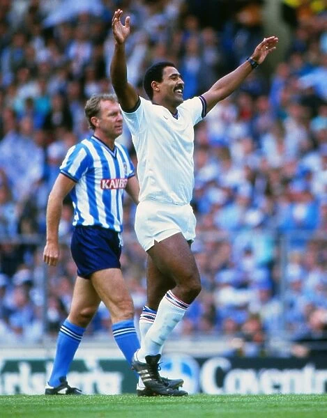 Daley Thompson and Bobby Moore at Wembley in 1987