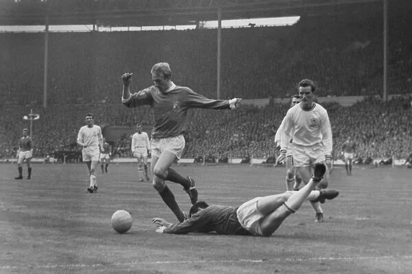 Denis Law evades Gordon Banks during the 1963 FA Cup Final