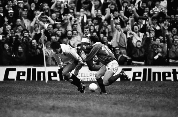 Englands Rory Underwood scores against Ireland - 1988 Five Nations
