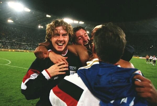 Englands Steve McManaman and Robbie Fowler celebrate qualification to the 1998 World Cup
