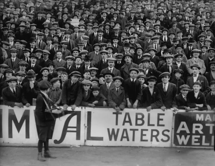 Framed Print : Fans in flatcaps watch Birmingham City at St Andrews in 1922 / 3 Framed Print : Fans in flatcaps watch Birmingham City at St Andrews in 1922 / 3