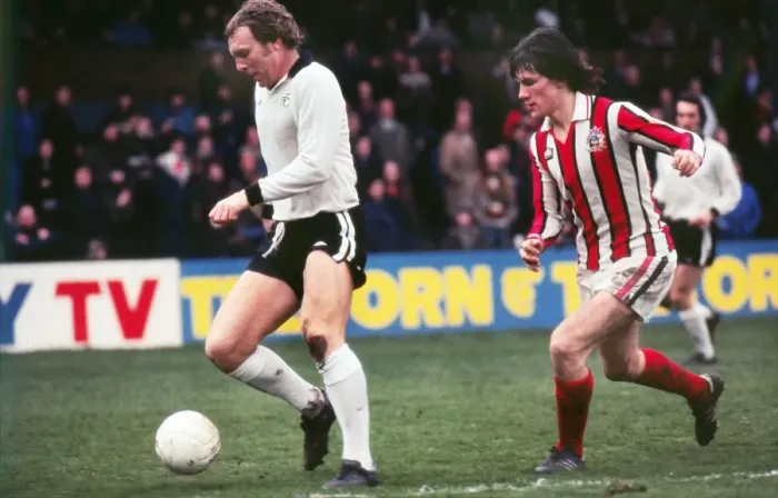 Framed Print : Fulhams Bobby Moore and Sheffield Uniteds Simon Stainrod Framed Print : Fulhams Bobby Moore and Sheffield Uniteds Simon Stainrod