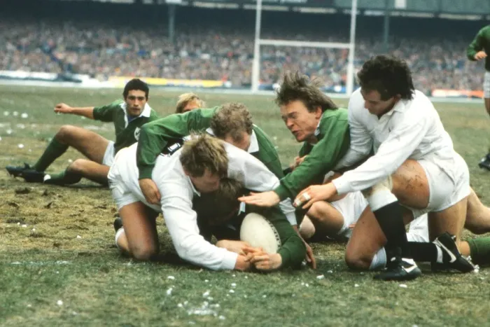 Framed Print : Irelands Trevor Ringland scores against England - 1986 Five Nations