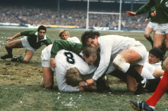 Framed Print : Irelands Trevor Ringland scores against England - 1986 Five Nations Championship Framed Print : Irelands Trevor Ringland scores against England - 1986 Five Nations Championship