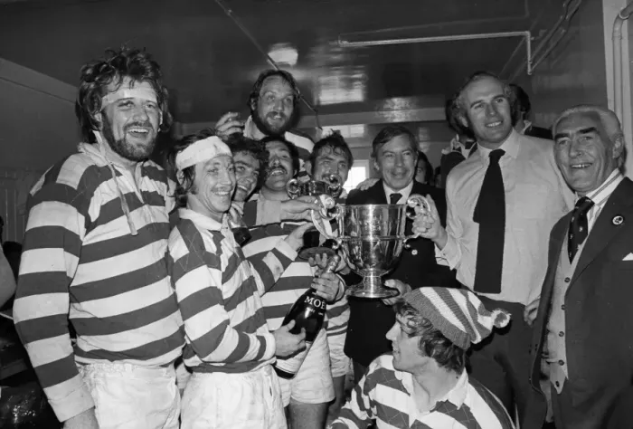 Framed Print : Jack Rowell & his Gosforth team celebrate winning the 1976 John Player Cup