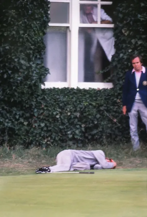 Framed Print : Ken Brown falls to the ground after his missed putt loses him a match at the 1977 Ryder Cup Framed Print : Ken Brown falls to the ground after his missed putt loses him a match at the 1977 Ryder Cup