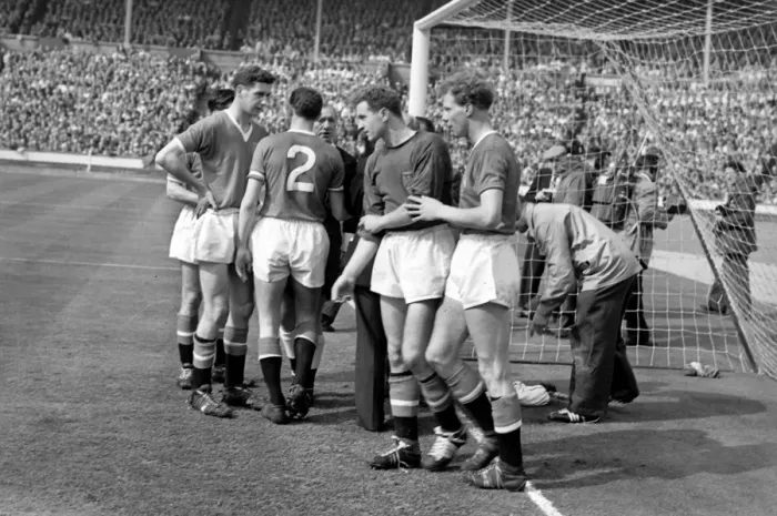 Framed Print : Manchester United goalkeeper Harry Gregg is helped to his feet after his collison with Nat Lofthouse in the 1958 FA Cup Final Framed Print : Manchester United goalkeeper Harry Gregg is helped to his feet after his collison with Nat Lofthouse in the 1958 FA Cup Final