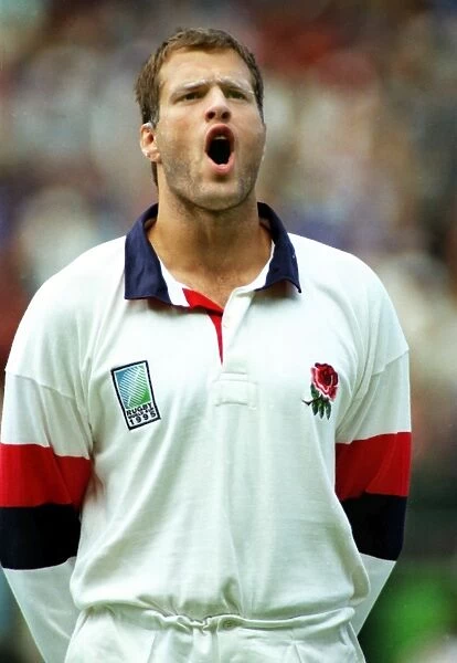 Martin Bayfield (England) sings the National anthem