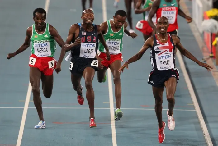 Framed Print : Mo Farah wins the 5000m final at the 2011 World Championships