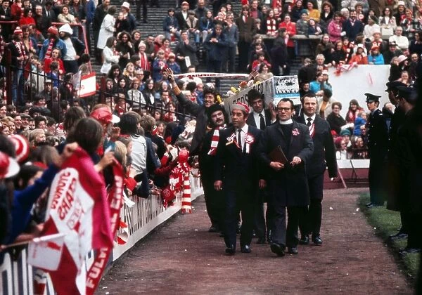 A mock funeral complete with a Leeds United coffin is paraded around Roker Park in 1973