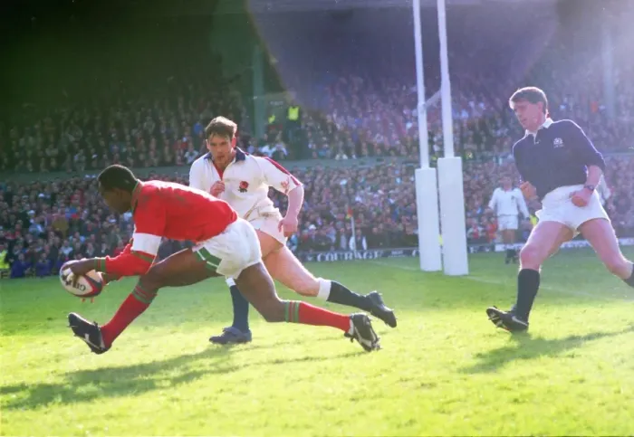 Framed Print : Nigel Walker scores for Wales - 1994 Five Nations Framed Print : Nigel Walker scores for Wales - 1994 Five Nations