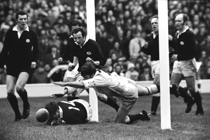 Framed Print : Scotlands Billy Steele and Chris Rea and Englands Fran Cotton dive on the ball - 1971 Five Nations Framed Print : Scotlands Billy Steele and Chris Rea and Englands Fran Cotton dive on the ball - 1971 Five Nations