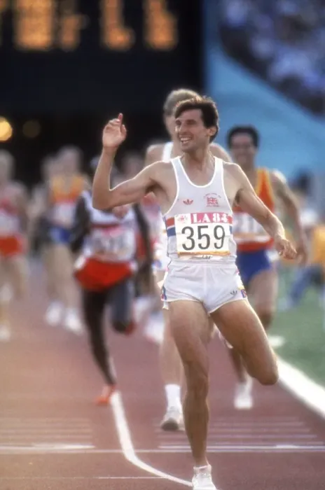 Framed Print : Seb Coe celebrates as he crosses the line to win 1500m gold at the 1984 Los Angeles Olympics