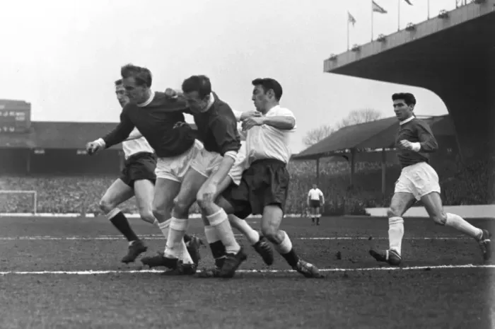 Framed Print : Spurs Jimmy Greaves challenges Uniteds Maurice Setters and Nobby Stiles in the 1962 FA Cup semi-final Framed Print : Spurs Jimmy Greaves challenges Uniteds Maurice Setters and Nobby Stiles in the 1962 FA Cup semi-final