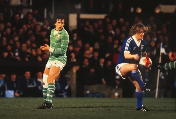 Framed Print : St Etiennes Michel Platini and Ipswichs Eric Gates - 1981 UEFA Cup Framed Print : St Etiennes Michel Platini and Ipswichs Eric Gates - 1981 UEFA Cup