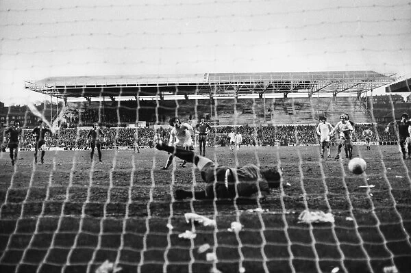 Wimbledons Dickie Guy saves Leeds Peter Lorimers penalty in the 1975 FA Cup