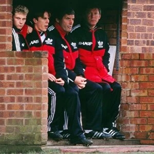 Alex Ferguson and the Manchester United bench during the 1990 / 1 season