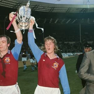 Aston Villas Ian Ross and Ian Chico Hamilton parade the League Cup with manager Ron Saunders in 1975