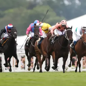 Black Caviar leads the Diamond Jubilee Stakes at Royal Ascot Black Caviar leads the Diamond Jubilee Stakes at Royal Ascot