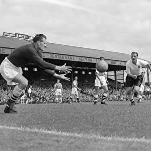 Boltons Nat Lofthouse bears down on Arsenals Jack Kelsey in 1955