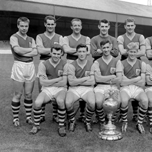 Burnley F. C. 1960 / 61 Team Group Burnley - 1960 / 61 Division 1 Champions