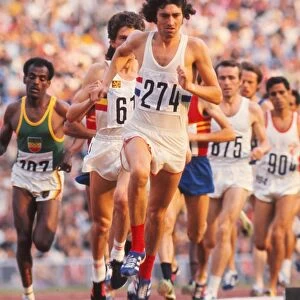 Dave Bedford leads the 10, 000m final at the 1972 Munich Olympics