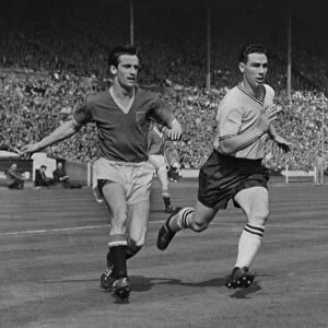 Dennis Viollet and Dennis Stevens - 1958 FA Cup Final