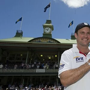 England captain Andrew Strauss with the Ashes Urn at the SCG