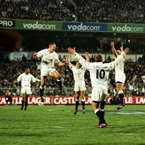 England celebrate at the final whistle after defeating South Africa in 2000
